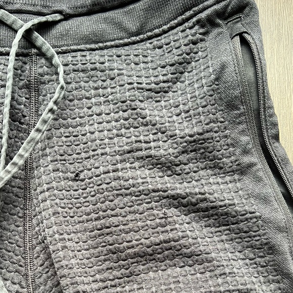 Lululemon Mens Joggers with Pocket Zippers - Medium - Picture 2 of 5